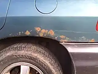 Фото пример ржавчины на кузове авто